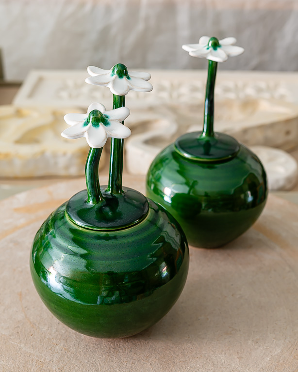 Burk - vas Sommarblomma, keramik av Elna-Karin Helgesson.