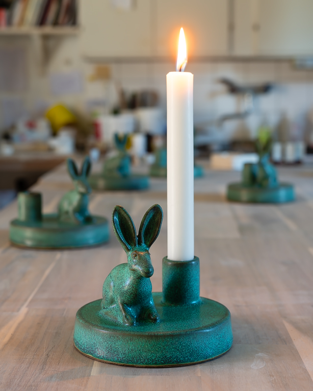 Ljusstake Hare - liten, keramik av Elna-Karin Helgesson