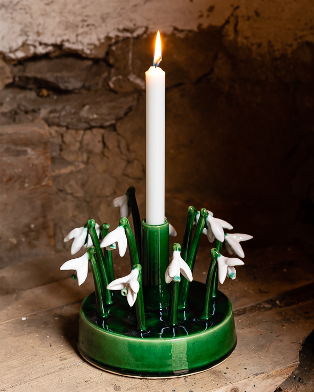 Ljusstake Snödroppar, keramik av Elna-Karin Helgesson