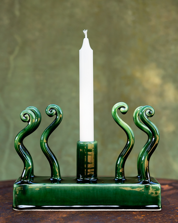 Ljusstake Spira, keramik av Elna-Karin Helgesson