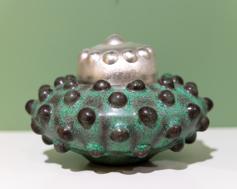 Silverprick II, keramik av Elna-karin Helgesson, silver av Karlheinz Sauer.