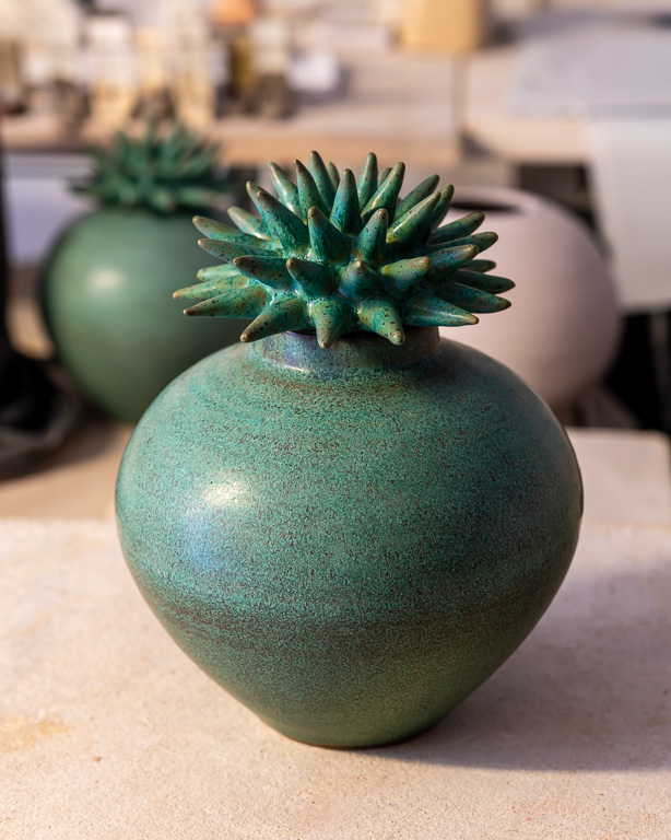 Vas Tistel, keramik av Elna-Karin Helgesson