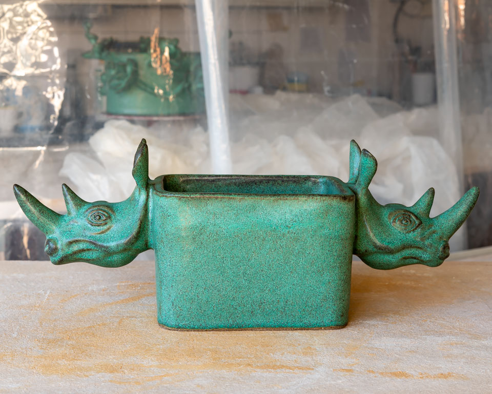 Växtkärl Noshörning, keramik av Elna-Karin Helgesson